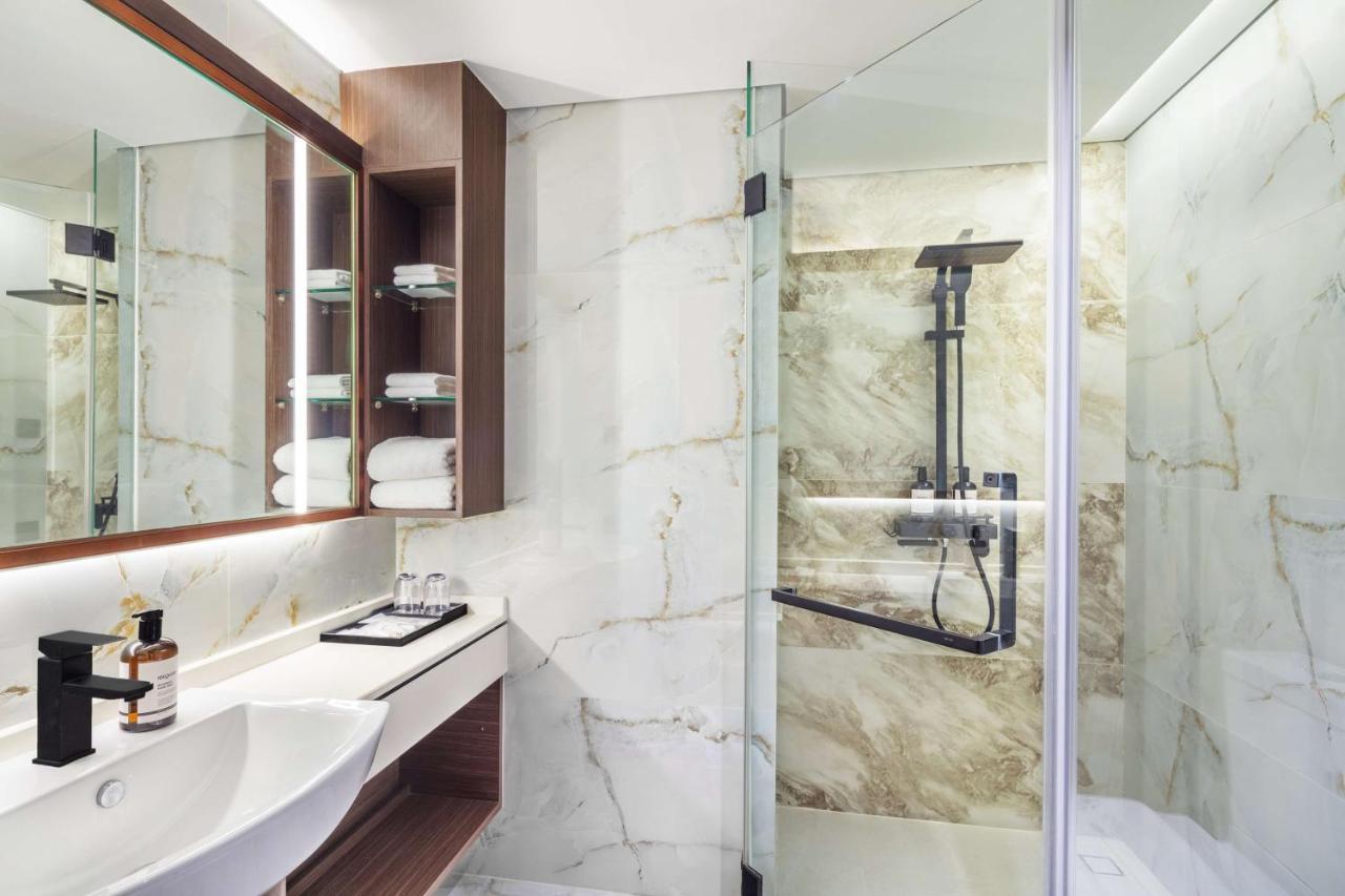 Best Western Click Sathorn 11 Bangkok Luaran gambar